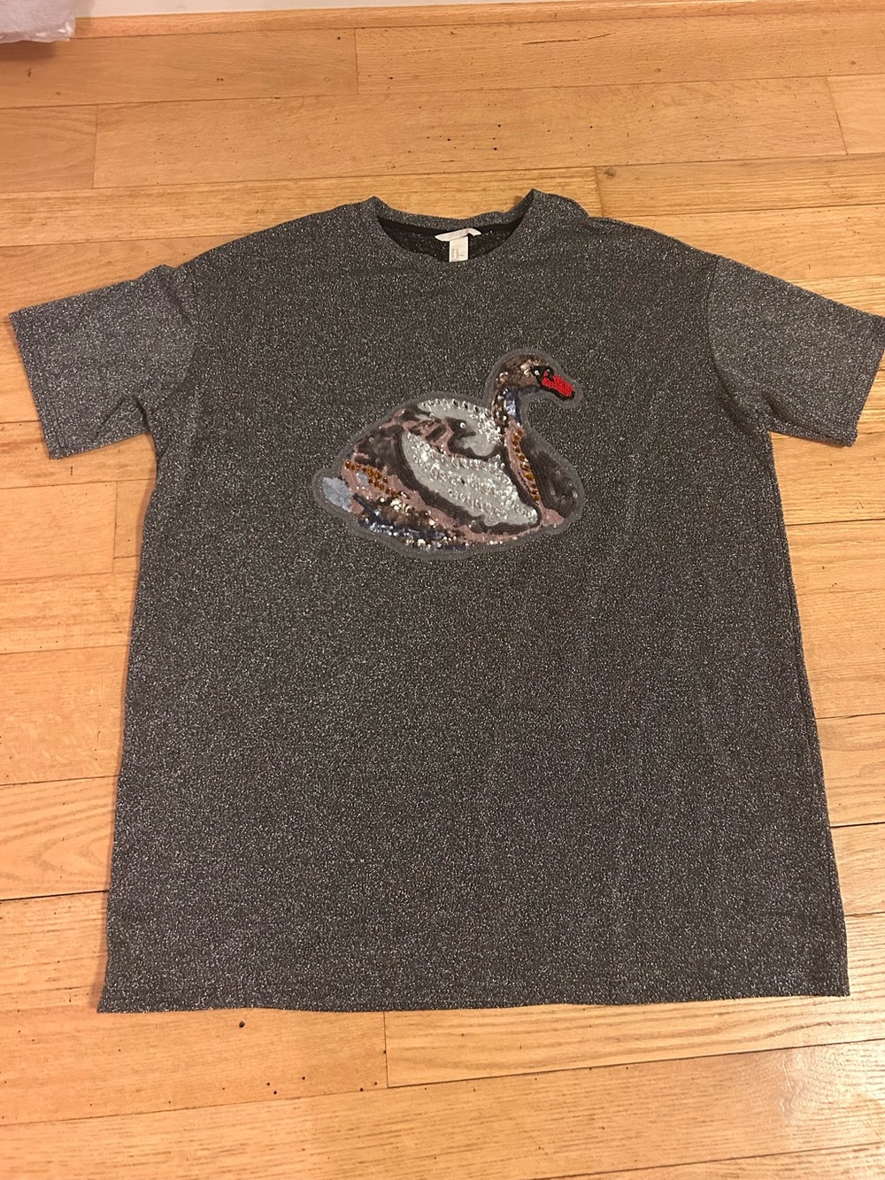 H&M Sparkle Gray Short Sleeve Oversized Tunic Tee with Sequined Swan
